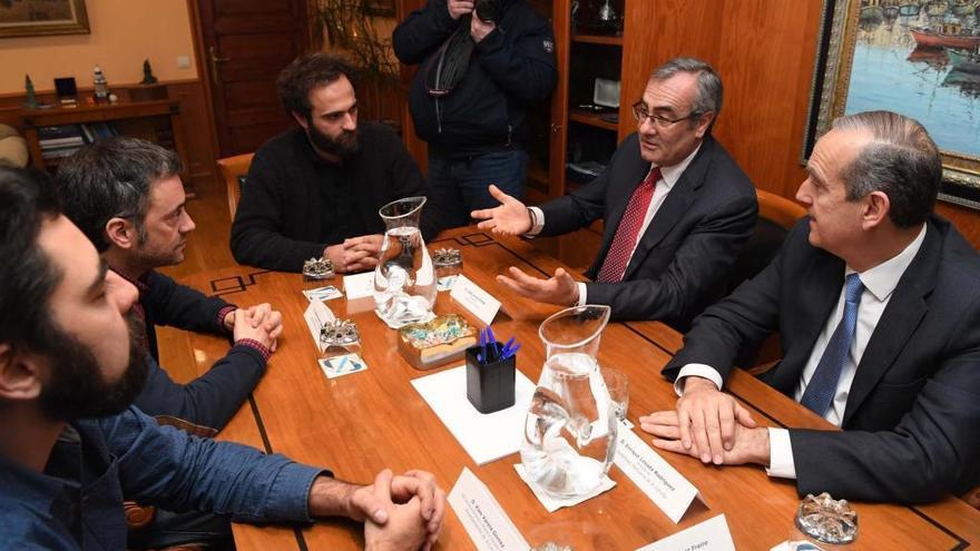 Reunión celebrada el pasado enero entre el edil de Urbanismo, Xiao Varela, el alcalde Xulio Ferreiro, José Llorcar y Enrique Losada.