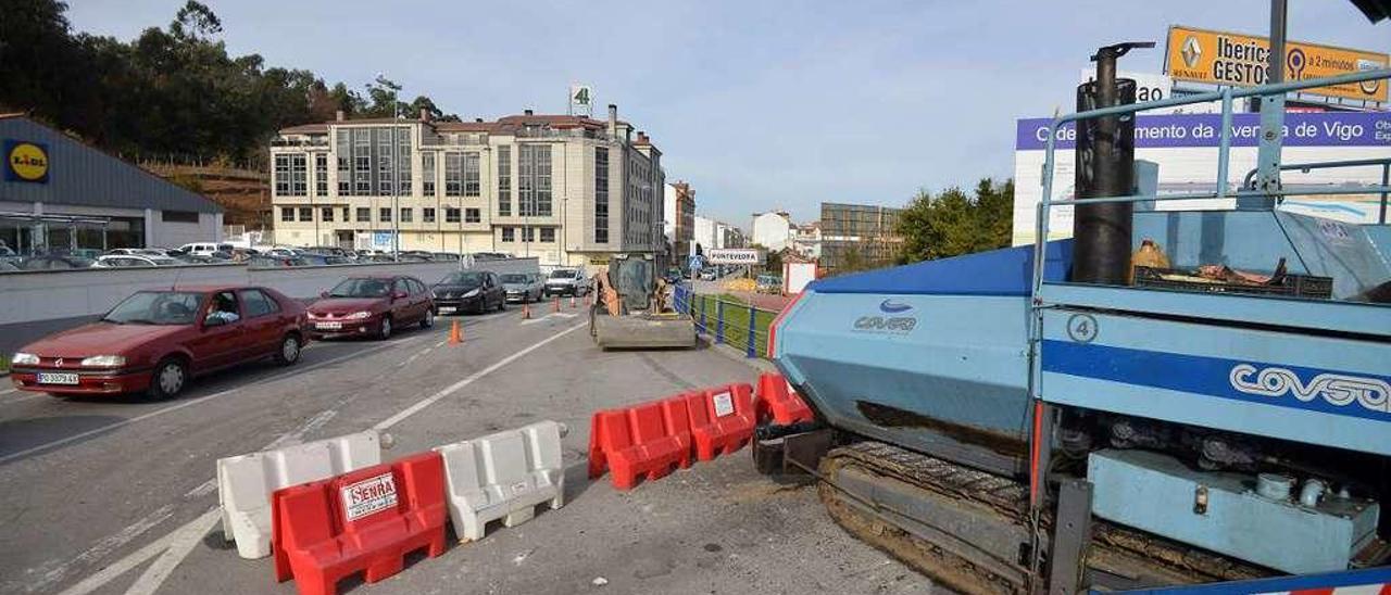 Una obra municipal en la avenida de Vigo. // G. Santos