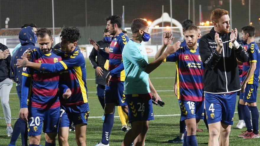 Els jugadors del Llagostera celebrant el triomf contra el Platges de Calvià en la ronda anterior