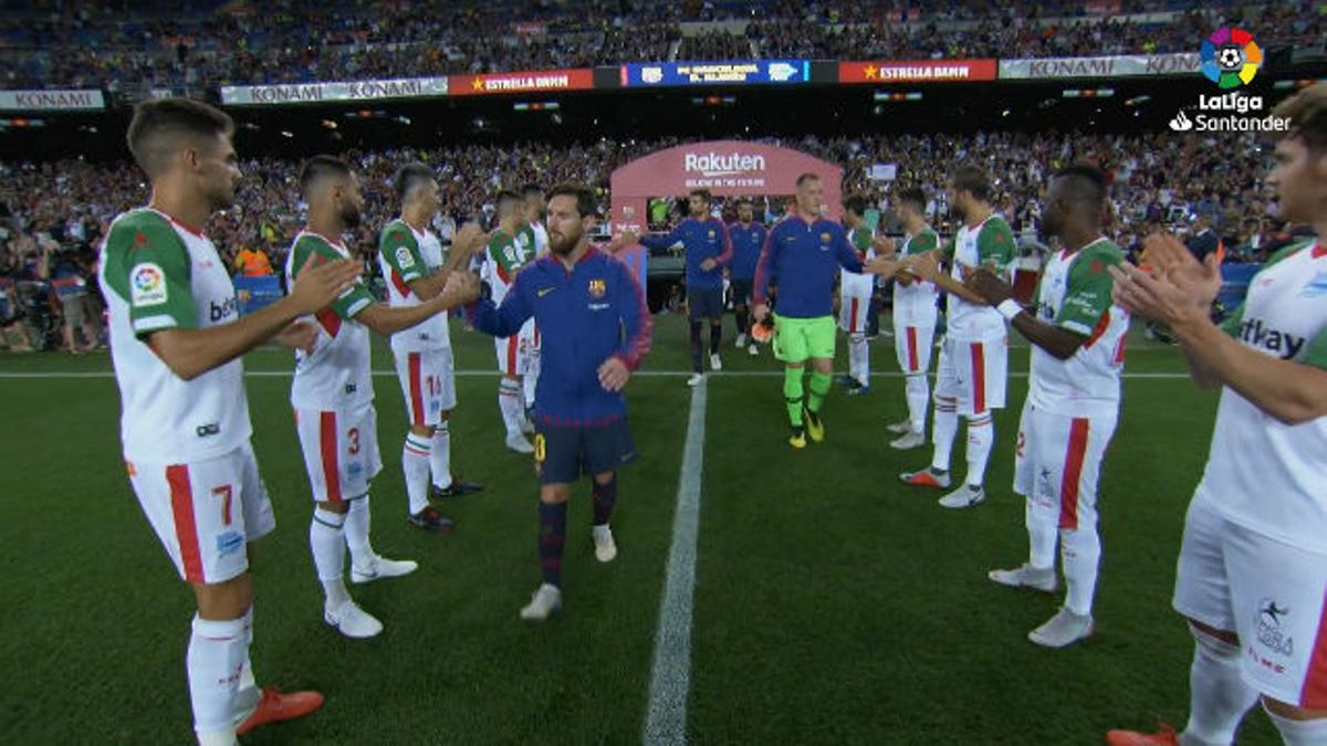 LALIGA | FC Barcelona - Alavés (3-0): El Alavés realizó un pasillo al FC Barcelona por la Supercopa de España