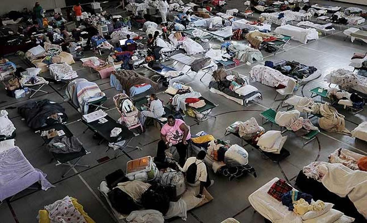 Vista d’un refugi de la Creu Roja destinat a les víctimes dels tornados a Tuscaloosa (estat d’Alabama, Estats Units). Les tempestes i tornados d’aquesta setmana han acabat amb la vida de 250 persones a Alabama i han deixat 2.219 ferits.