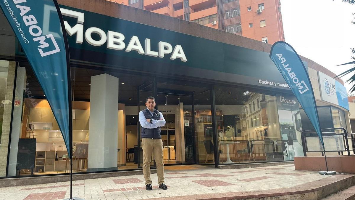 Jorge Márquez, en la nueva tienda que ha inaugurado Mobalpa.