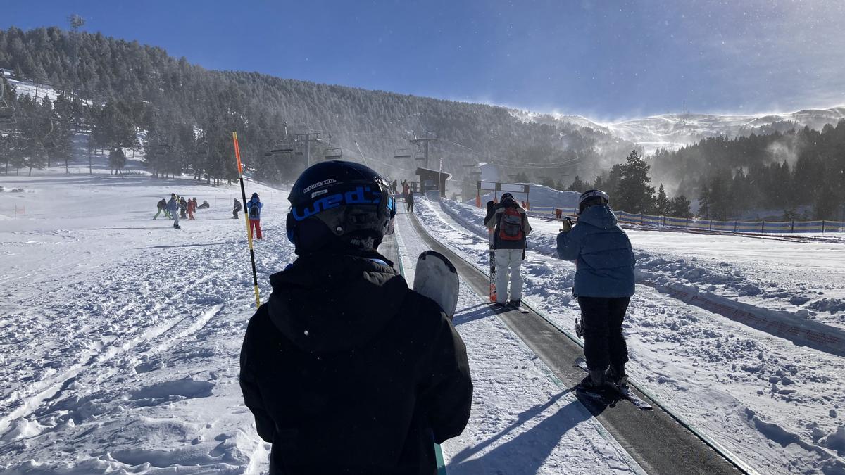 La DGT insta a avançar la tornada del pont per les nevades previstes dimecres