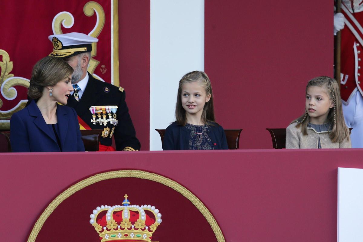 Día de la Hispanidad: La princesa Leonor y la infanta Sofía en el desfile de la Hispanidad de 2015