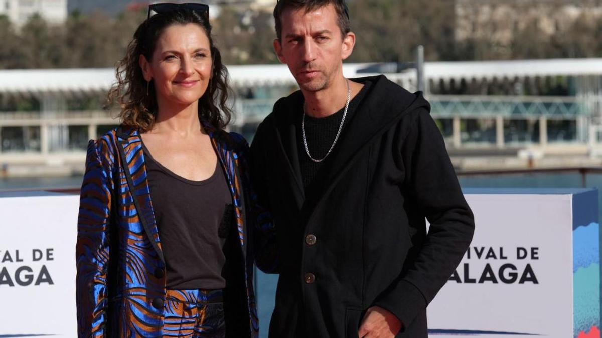 La actriz Antonia Zegers y el director Matías Bize, ayer en el photocall del Muelle Uno.