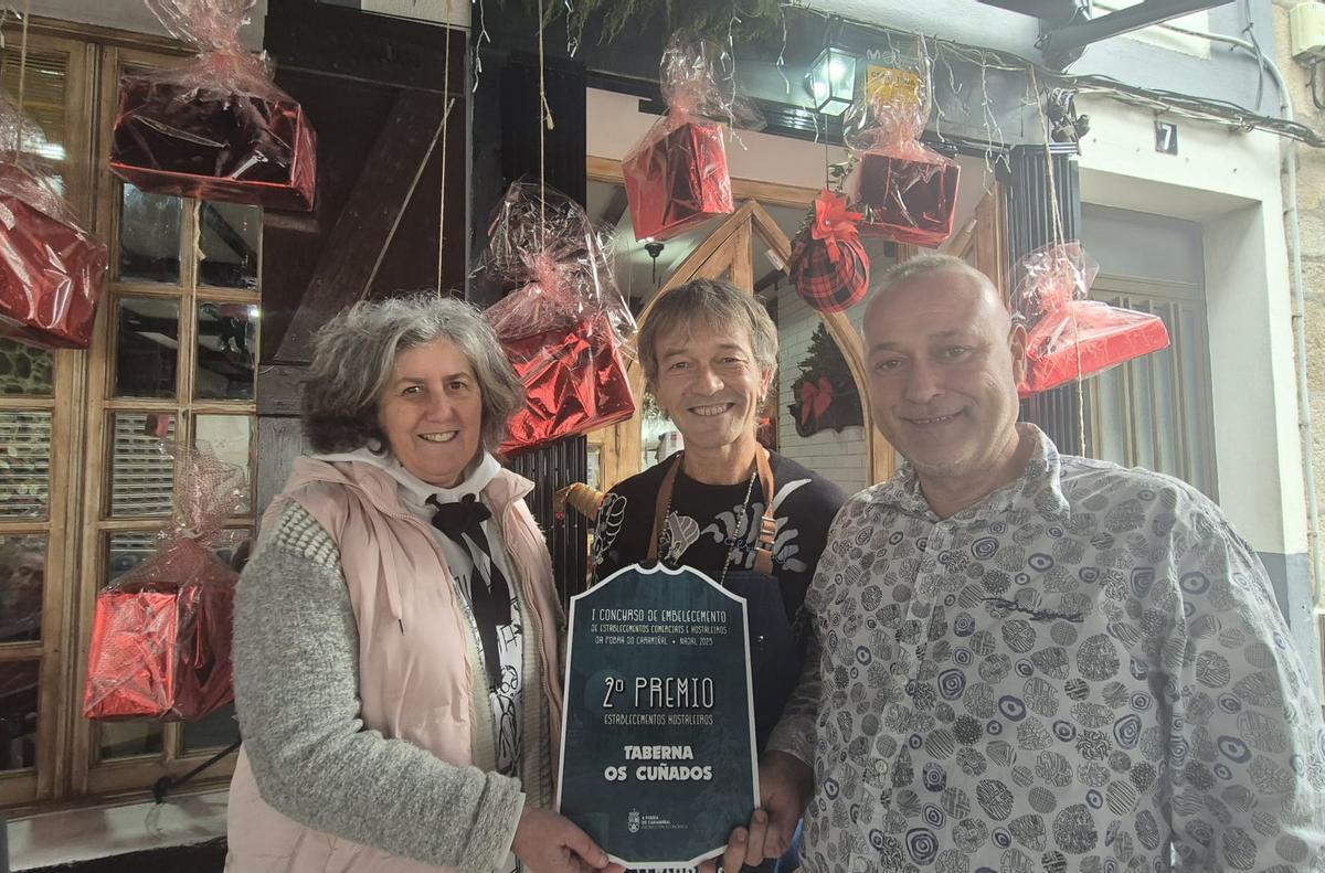 Entrega do galardón á Taberna Os Cuñados.
