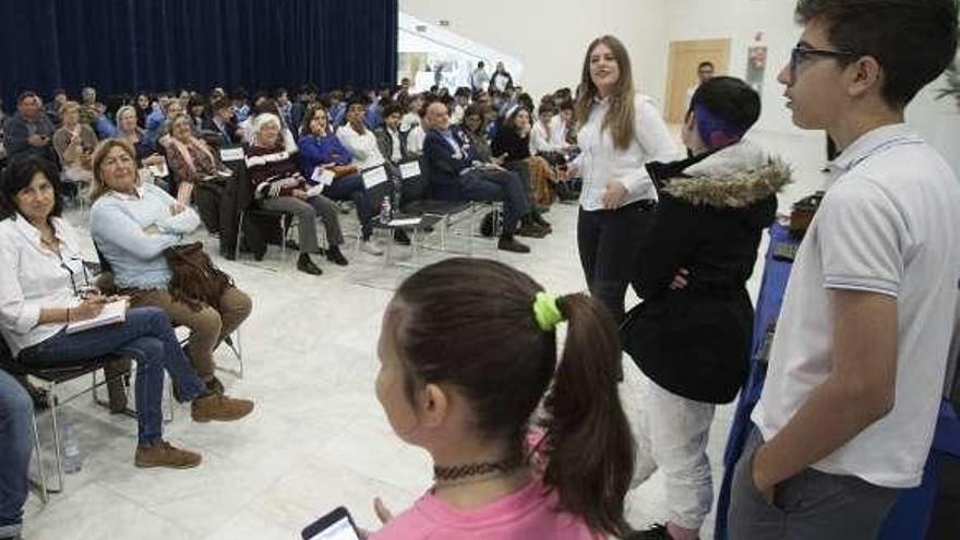 Varios niños durante uno de los ejercicios en el Calatrava.