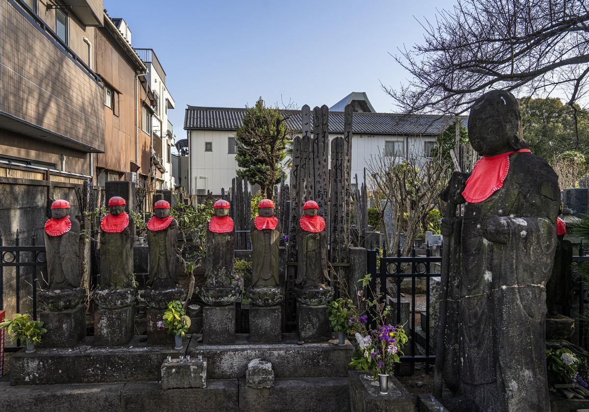 Calle de Asakura-chōsokan dōri en el barrio de Yanaka Japón