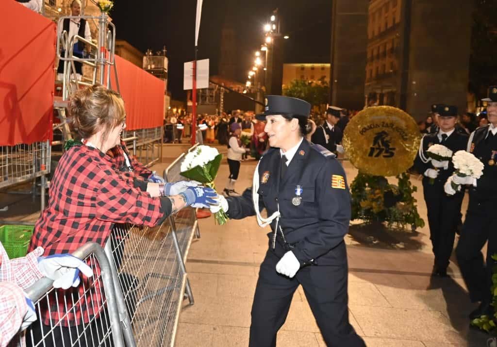 En imágenes | Zaragoza vive su día grande con la Ofrenda de Flores a la Virgen del Pilar