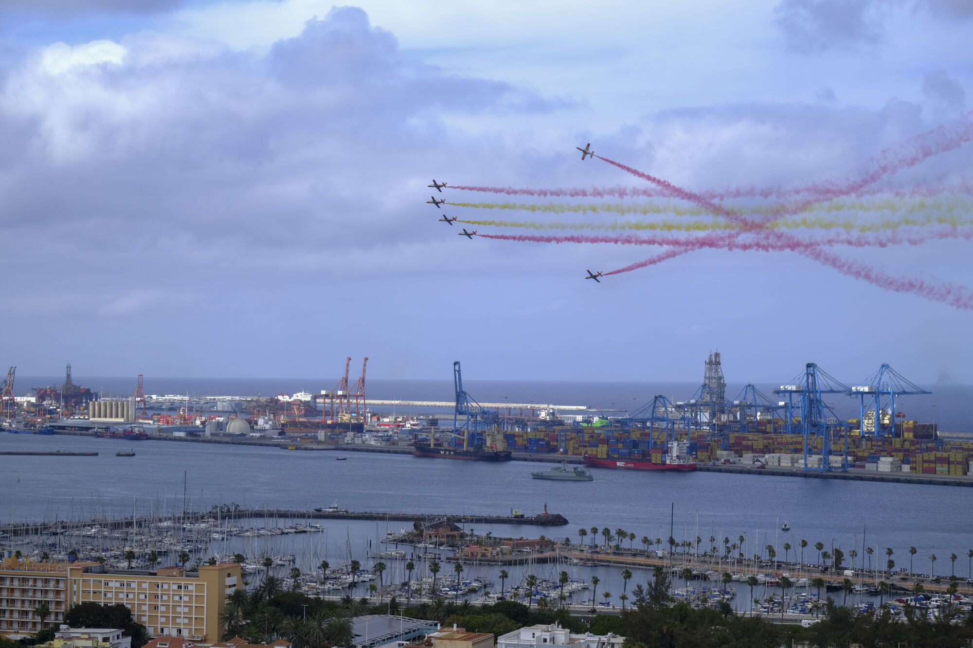 Los actos por el Día de las Fuerzas Armadas en Las Palmas de Gran Canaria, en imágenes