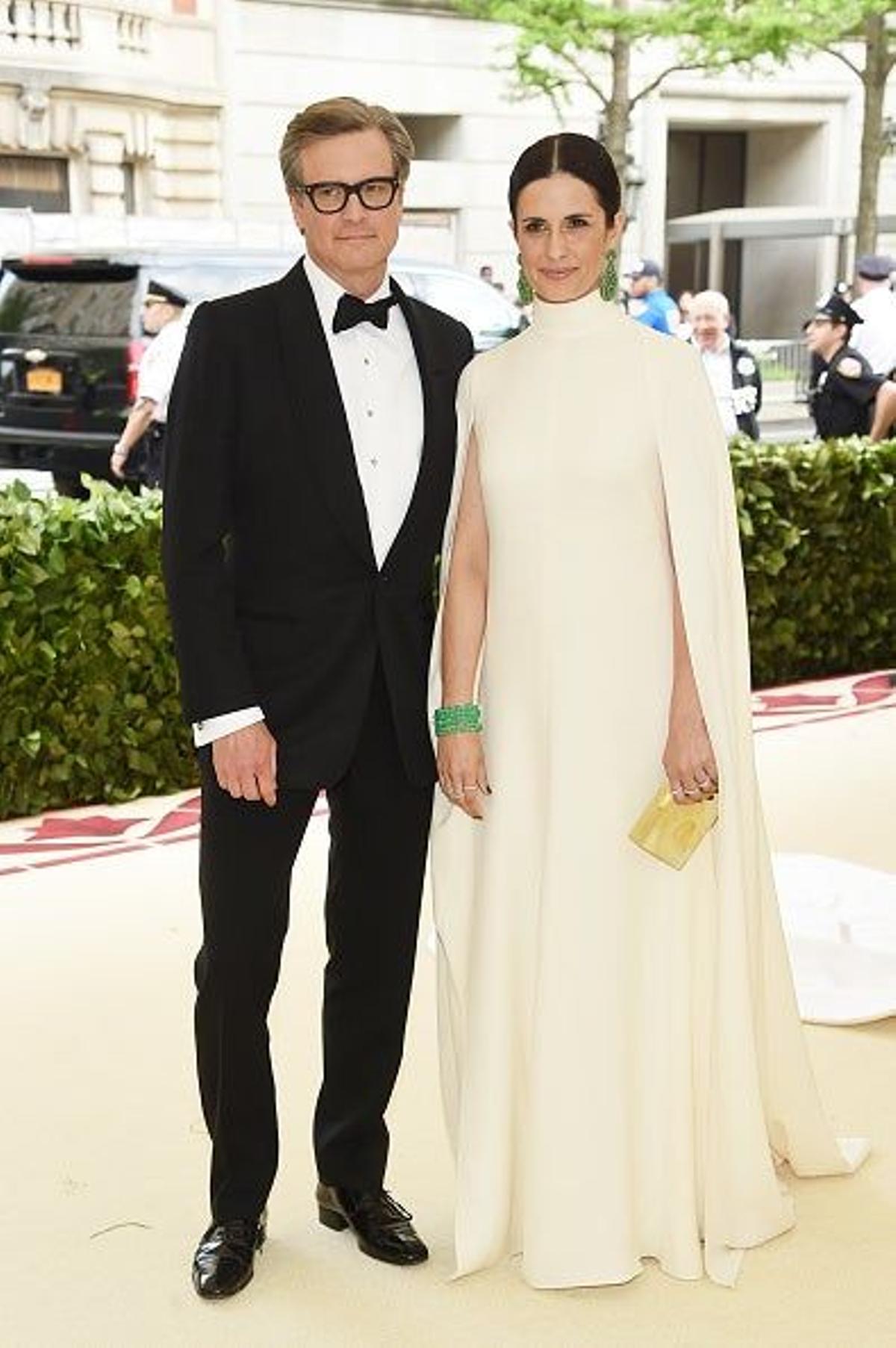 Colin y Livia Firth combinando blanco y negro en la Gala Met