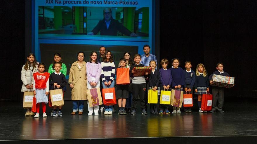 A Biblioteca Francisco Mayán de Cee premia a creación literaria dos escolares