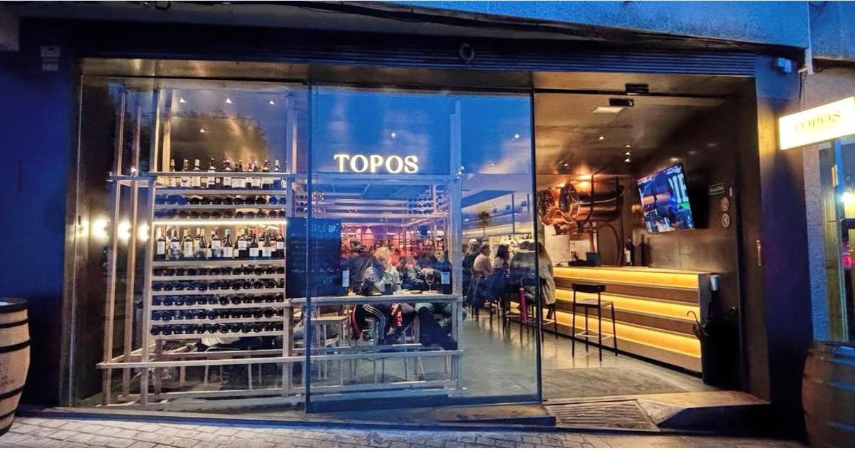 Entrada vinoteca Topos.