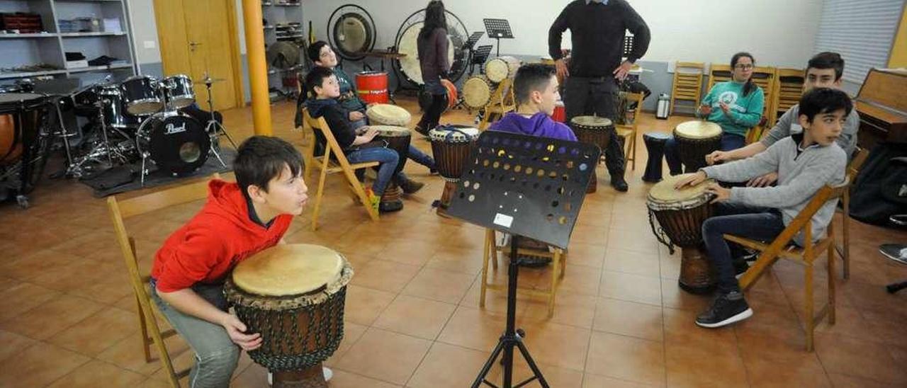 Los cursos musicales de Semana Santa ya están en marcha en Meaño. // Iñaki Abella