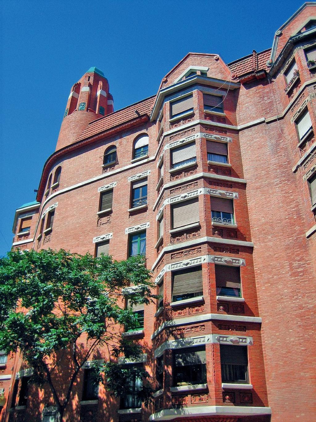 Edificio conocido como La Finca Roja