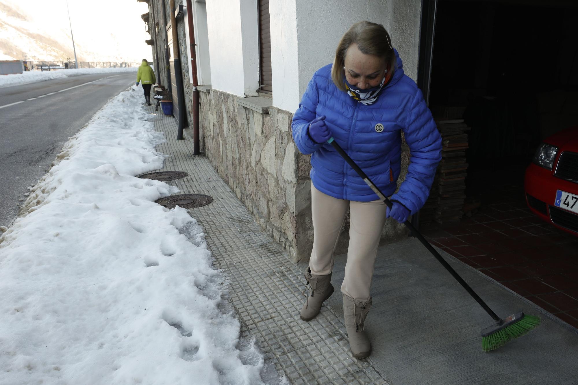 EN IMÁGENES: Pajares, la nevera de Asturias, amanece a -9,3ºC