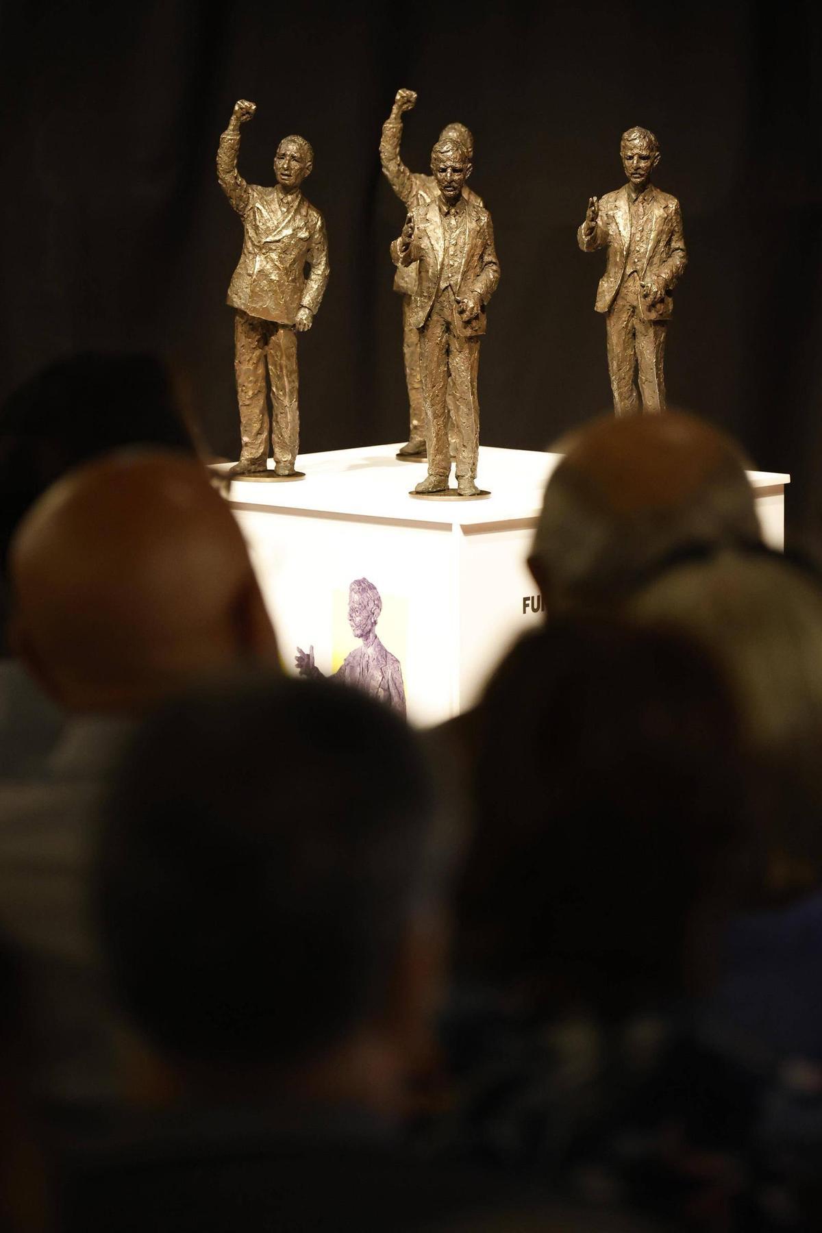 La Fundació Irla premia la tasca de Joaquim Nadal per la seva contribució al foment del català.