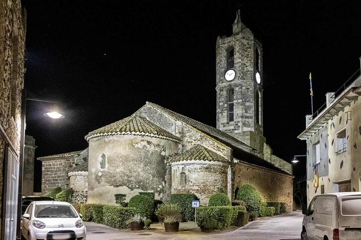 Visió nocturna de l'església de Santa Eulàlia.