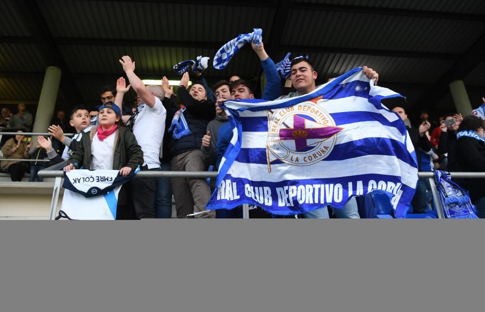 La afición apoya al Dépor antes del derbi