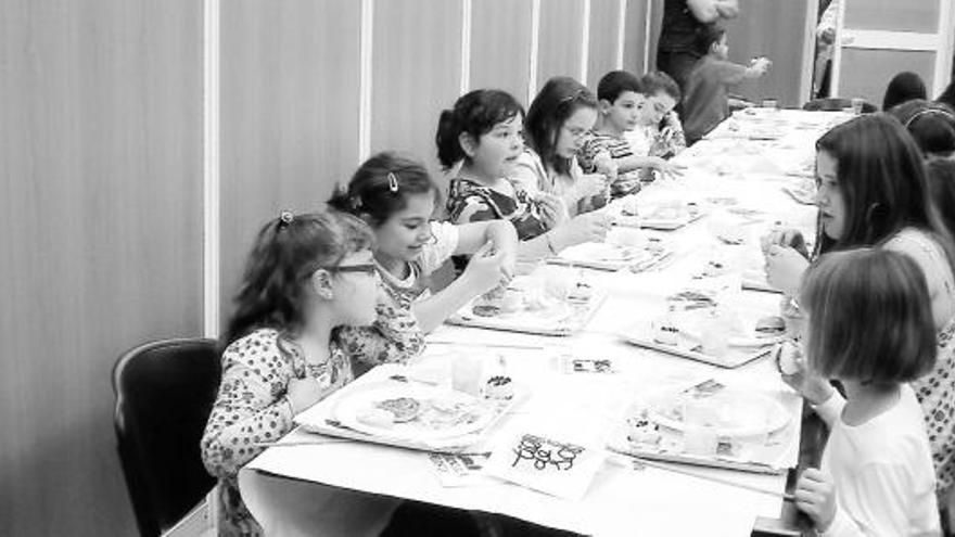 Niños zamoranos participan en una degustación gastronómica ofrecida por la Marca de Garantía «Ternera de Aliste».