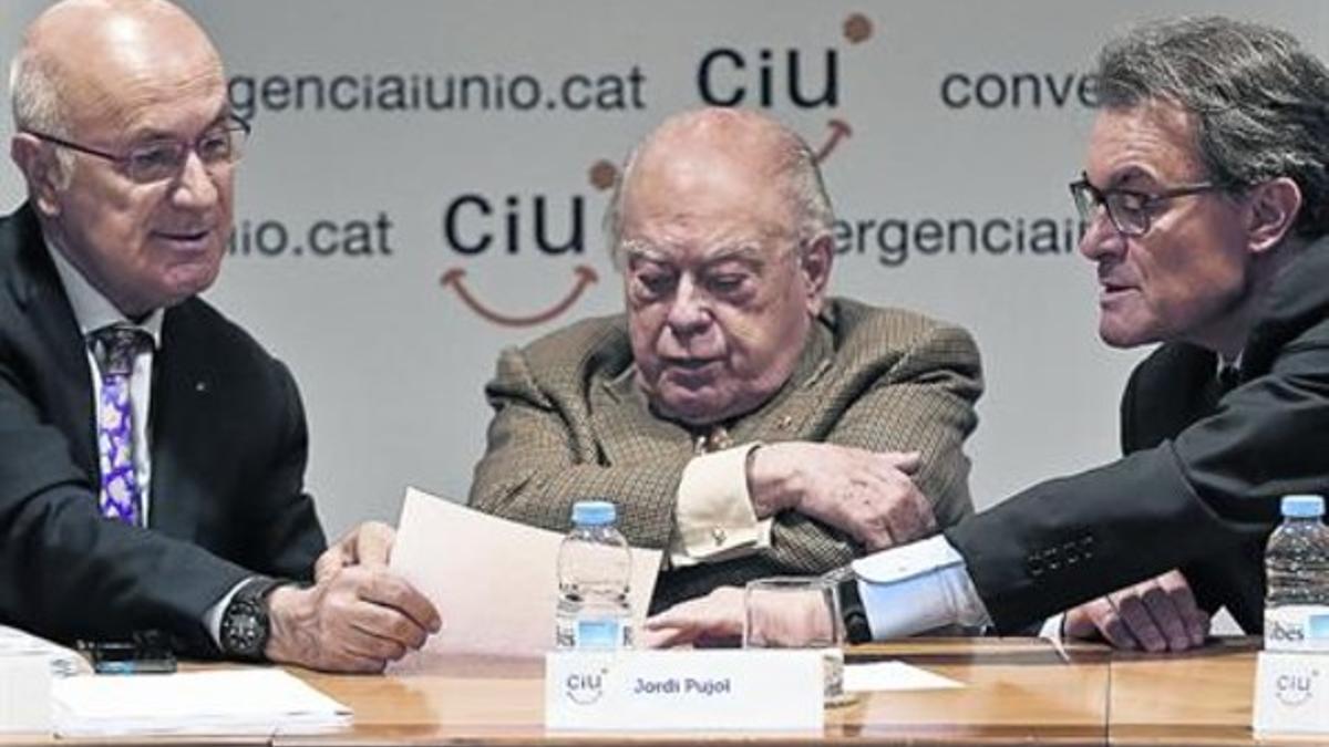 Duran, Pujol y Mas, en la reunión de la cúpula de CiU, ayer en Barcelona.
