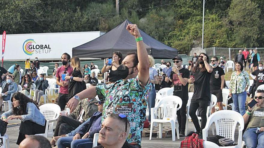 El público mantuvo la distancia social.   | SANTOS ÁLVAREZ 