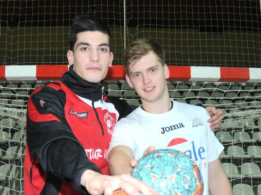 Piñeiro y Pedro Rodríguez, que pasaron por la cantera del Octavio, en una visita a Vigo por la Copa.