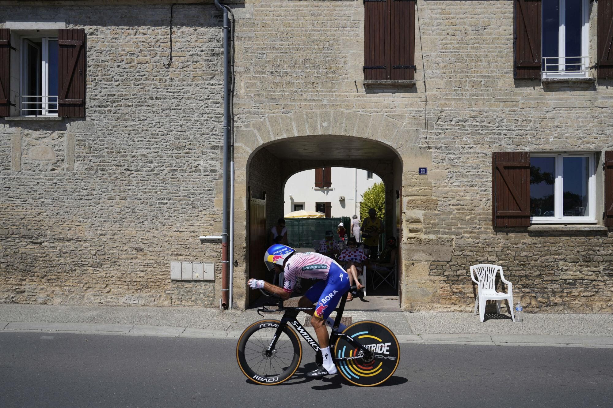 Italy's Gianni Moscon competes during the fifth stage of the Tour de France cycling race, an indivdual time-trial over 33 kilometers (20.5 miles) with start and finish in Caen, France, Wednesday, July 9, 2025. (AP Photo/Mosa'ab Elshamy) associated Press / LaPresse Only italy and spain. EDITORIAL USE ONLY/ONLY ITALY AND SPAIN