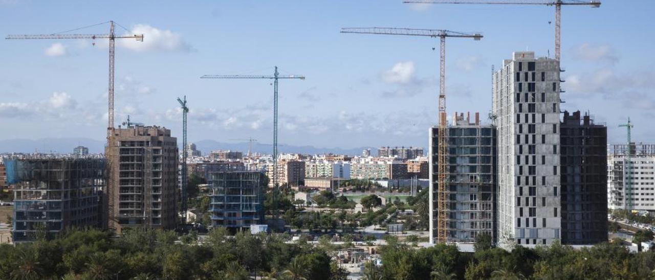 El auge de la construcción en el sur de València evidencia la falta de transportes