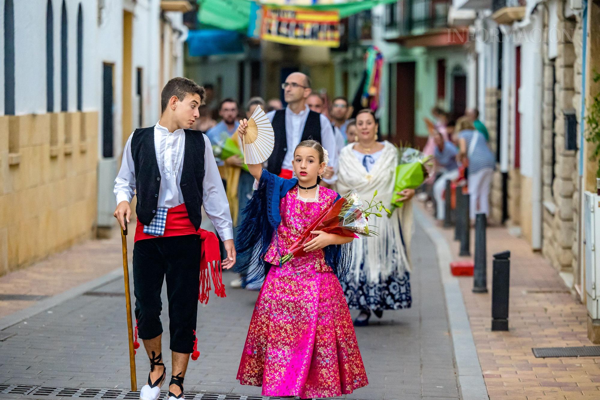 Ofrenda de flores a la Mare de Déu de l'Assumpciò en La Nucía