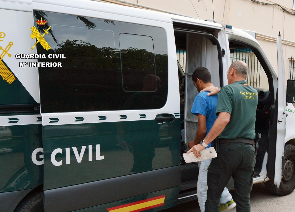Arresto de uno de los sospechosos de participar en la riña en Cieza.