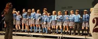Coros infantiles en el teatro Jovellanos