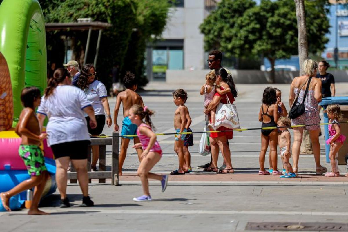 Colchonetas, fiesta de la espuma, espectáculo de magia y talleres: Todas las imágenes de la jornada de las Festes de la Terra protagonizada por los vecinos más pequeños Colchonetas, fiesta de la espuma, espectáculo de magia y talleres: Todas las imágenes de la jornada de las Festes de la Terra protagonizada por los vecinos más pequeños