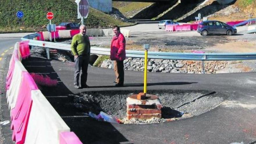 El camino entre Otero y Ferrera, con charcos y baches.