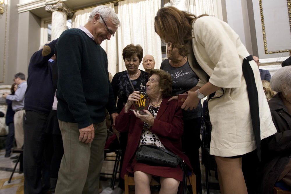 Homenaje a los 25 vecinos centenarios de Valencia