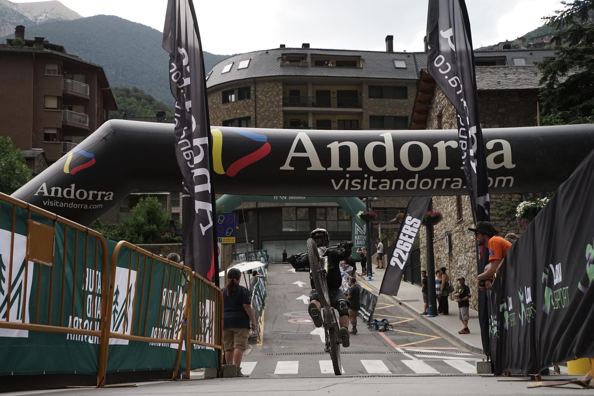 Àlex Iscla y Sara Gay ganan la Naturland Enduro Race