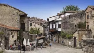 El pueblo medieval más bonito de España está en el Cantábrico: es uno de los conjuntos históricos mejor conservados
