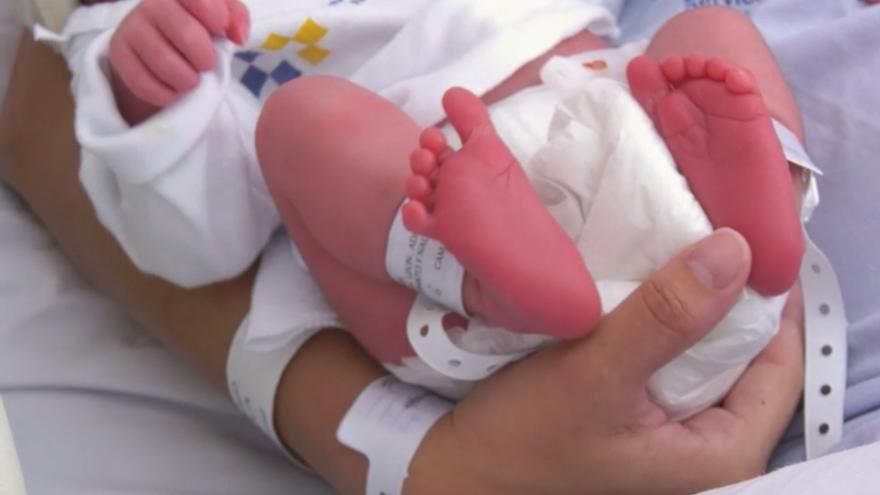 Canarias registra un desplome en los nacimientos en la última década