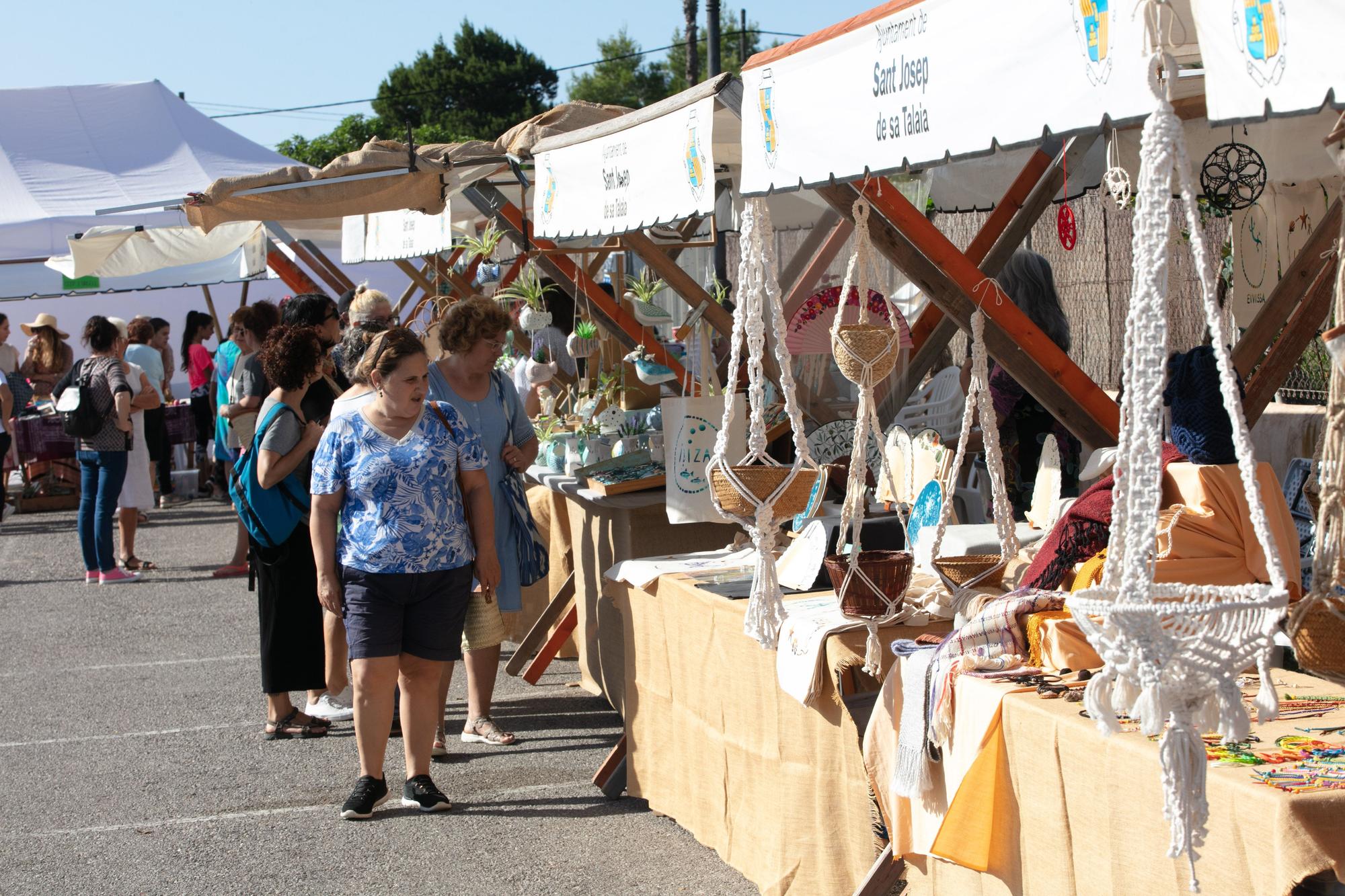 Mercado artesanal en las fiestas de es Cubells