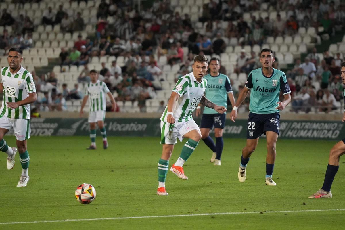 Álvaro Leiva, durante el encuentro entre el Córdoba CF y el Atlético Sanluqueño en El Arcángel.