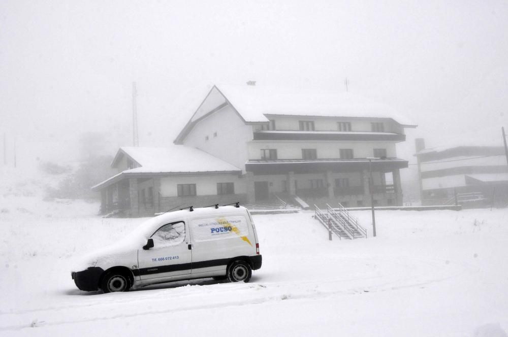 Las primeras nieves del otoño en Asturias