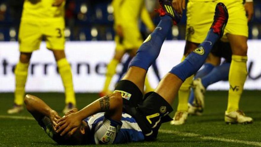 Urko Vera lamenta una ocasión fallada durante el partido de ayer.