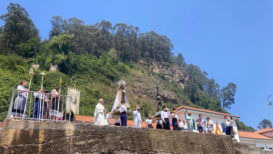 Devoción marinera y con fiesta de prau: Tazones, Amandi, Santa Eugenia y Candanal celebraron El Carmen