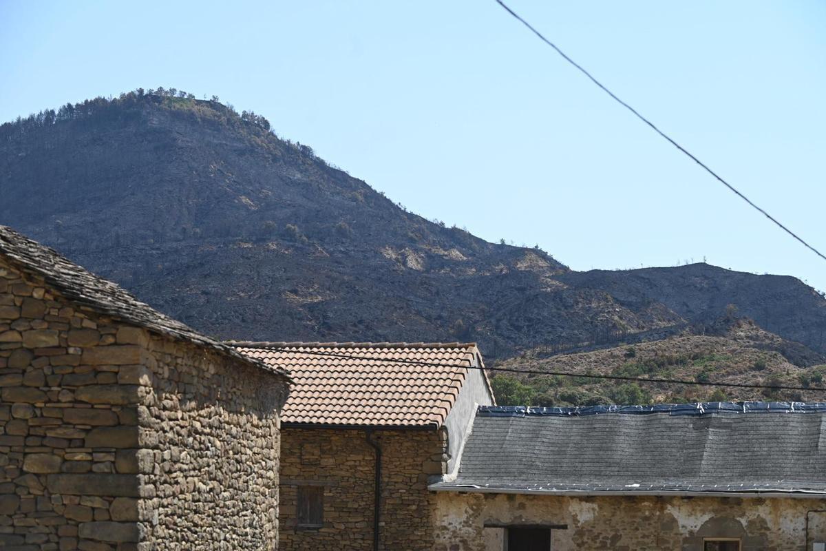 En imágenes | Vecinos de varios municipios vuelven a sus casas tras ser evacuados por el incendio de La Peña En imágenes | Vecinos de varios municipios vuelven a sus casas tras ser evacuados por el incendio de La Peña
