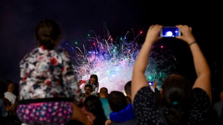 La Batalla Naval regresa al paseo marítimo con más de 700 kilos de fuegos artificiales