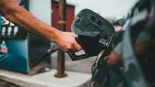 La DGT desvela los trucos infalibles para ahorrar más gasolina en verano: hasta 500 euros