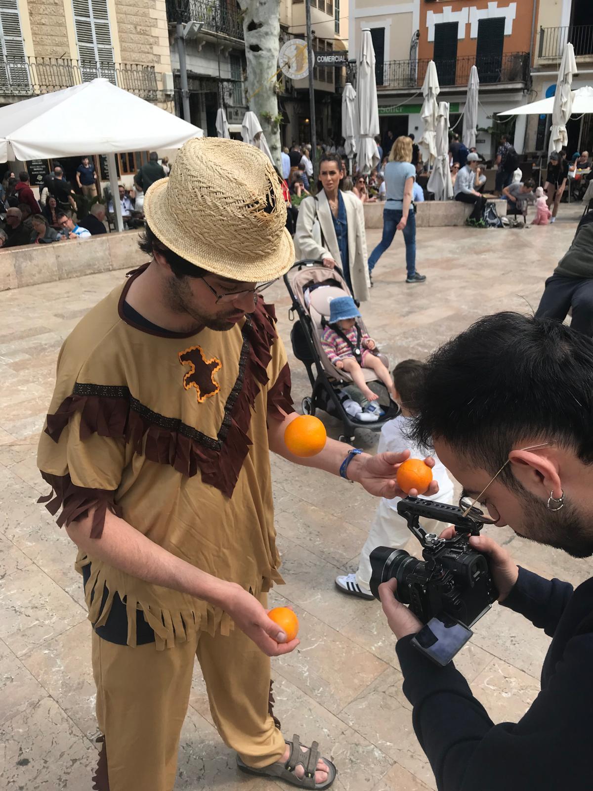 Un momento del rodaje, en la plaça de Sóller