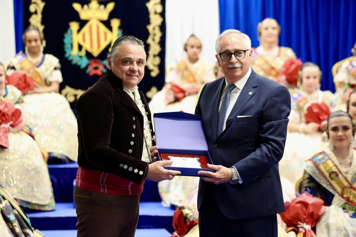 Carmen, Marta, Martina y Ani reciben honores en la fiesta grande de la Federación Fallas Centro