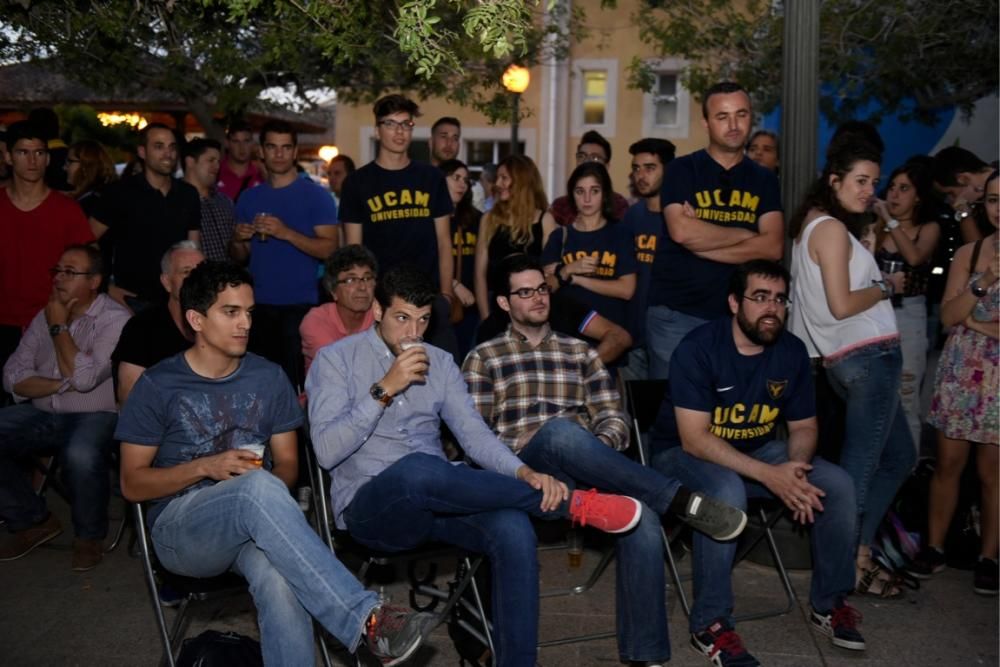 Los aficionados del UCAM lo celebran desde la universidad