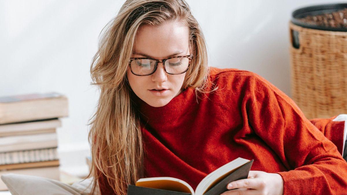 Los 12 libros más adictivos y breves (menos de 500 páginas) que querrás llevar en tu mochila este febrero